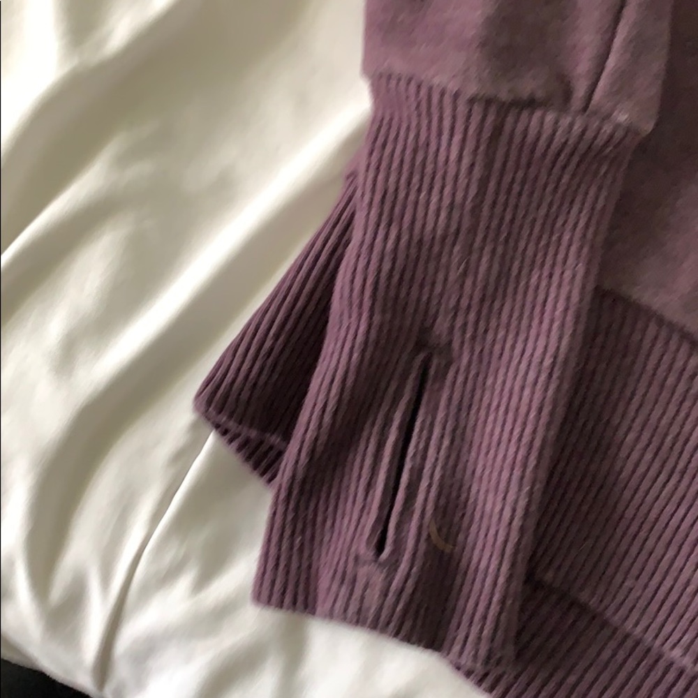 Turtle neck pullover - Picture 3 of 3
